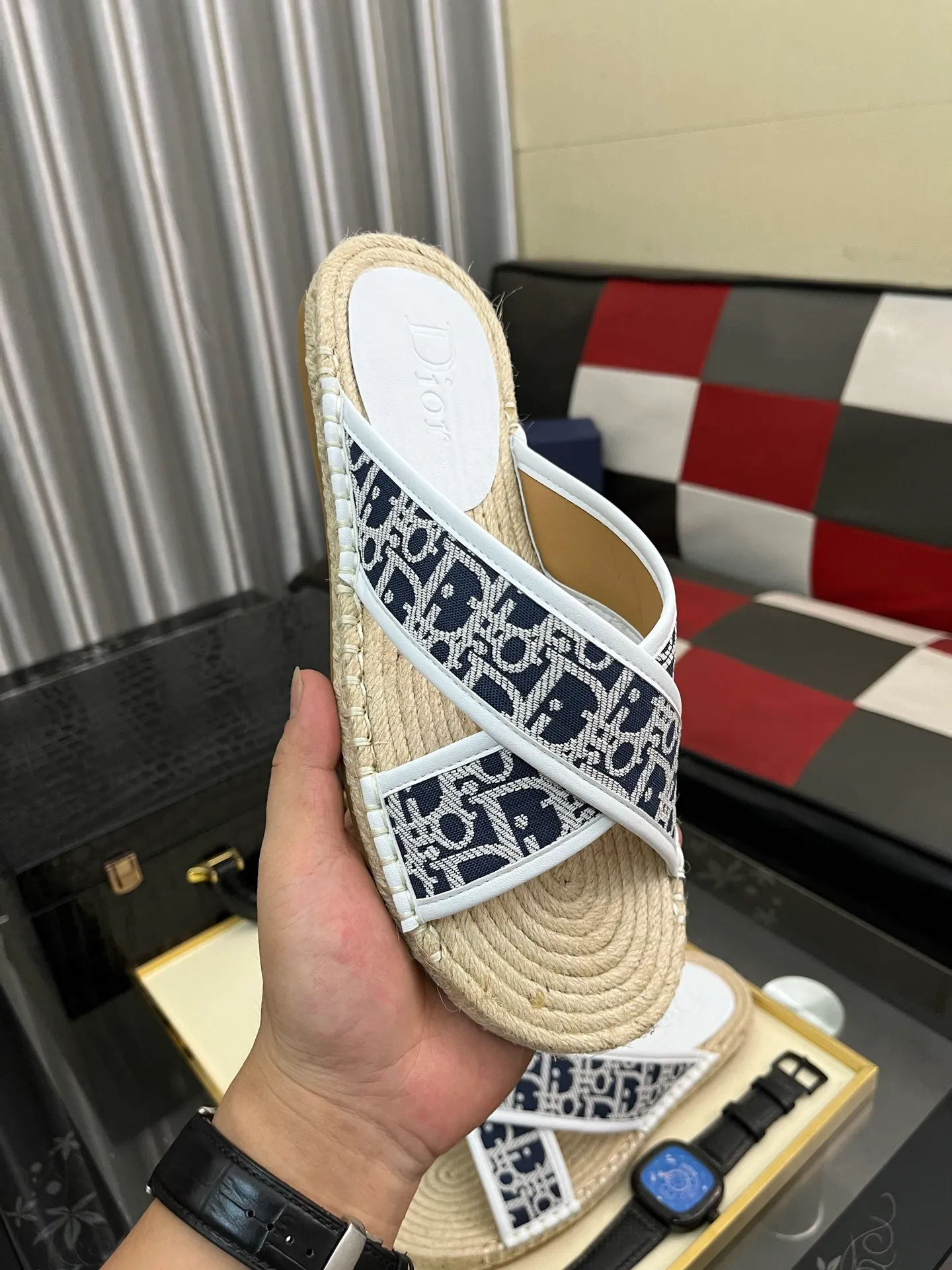 Men's shoes💰320⌚️⌚️DIOR Dior slippers New slippers are on sale simultaneously. Original materials imported from Italy. Fully imported sheepskin lining, sole: original sole provided by the original factory, exclusive movable molded sole, super comfortable, original factory follow-up goods, 🔍🔍high quality, can be entered and exited the counter at will, code number: 38-442️⃣colors available
